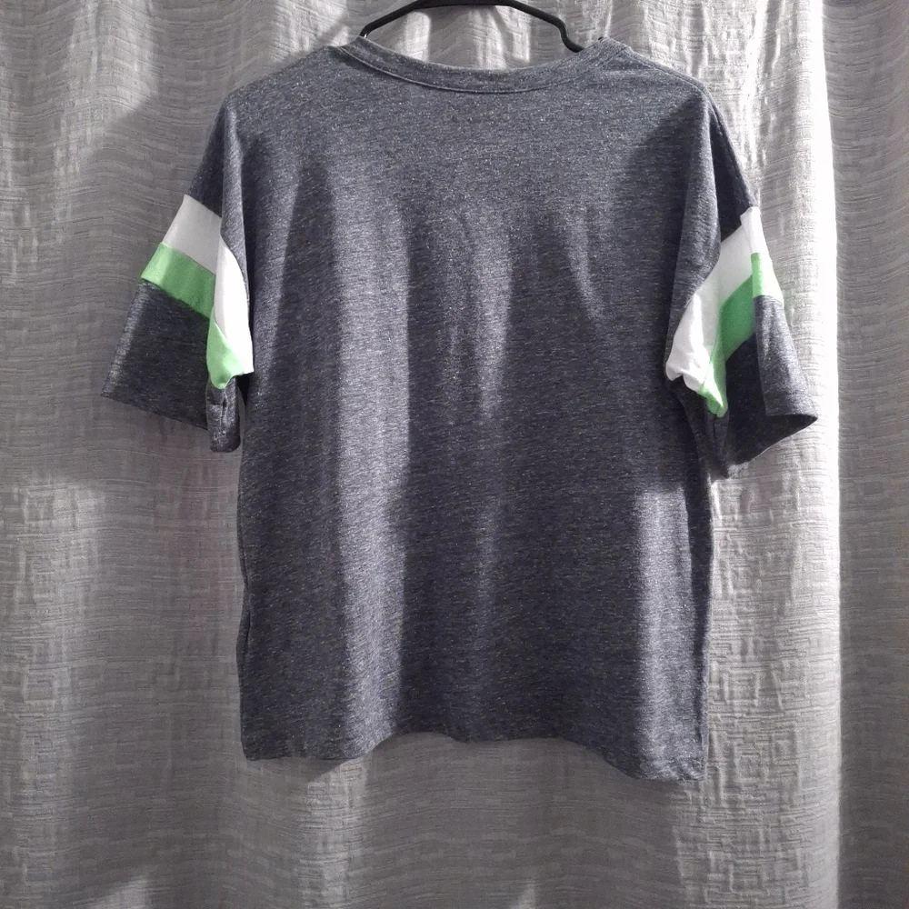 NFL Team Apparel Seattle Seahawks Logo Women's Grey T-shirt Size S - Picture 6 of 6